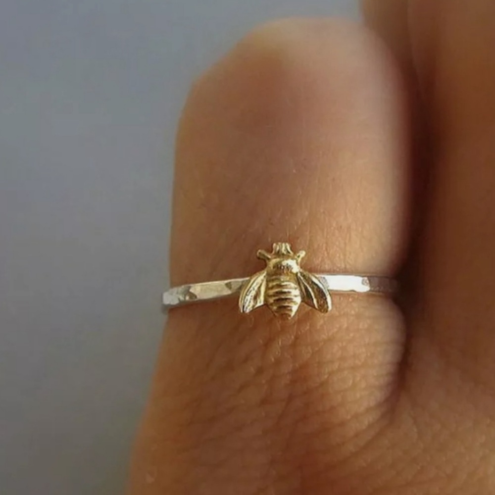 New Tiny Bee Gold Ring